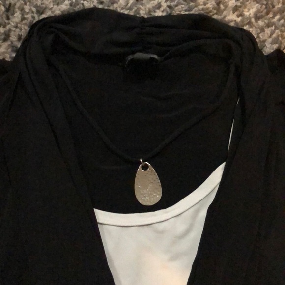 Black and white blouse - Picture 2 of 3